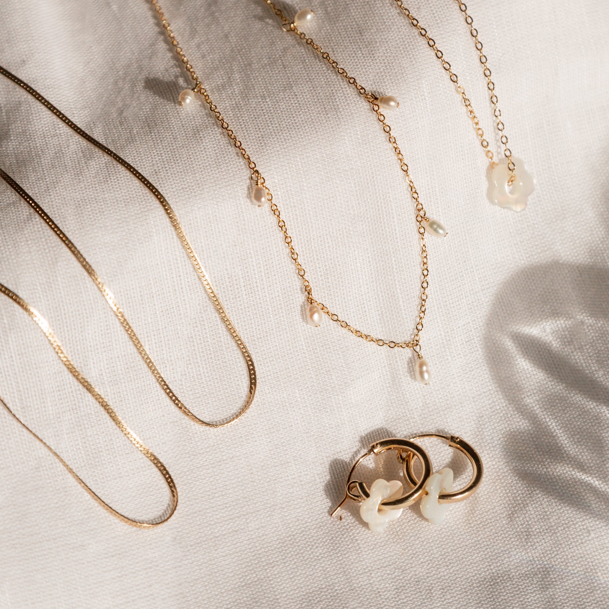 Dangling Pearl Necklace