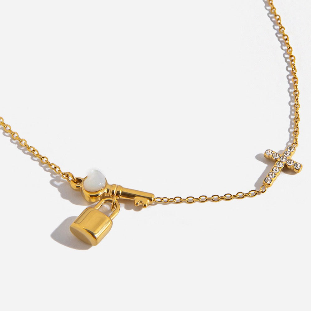 18K Gold Key Lock Pendant Necklace