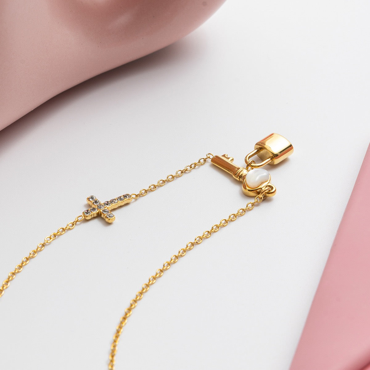 18K Gold Key Lock Pendant Necklace