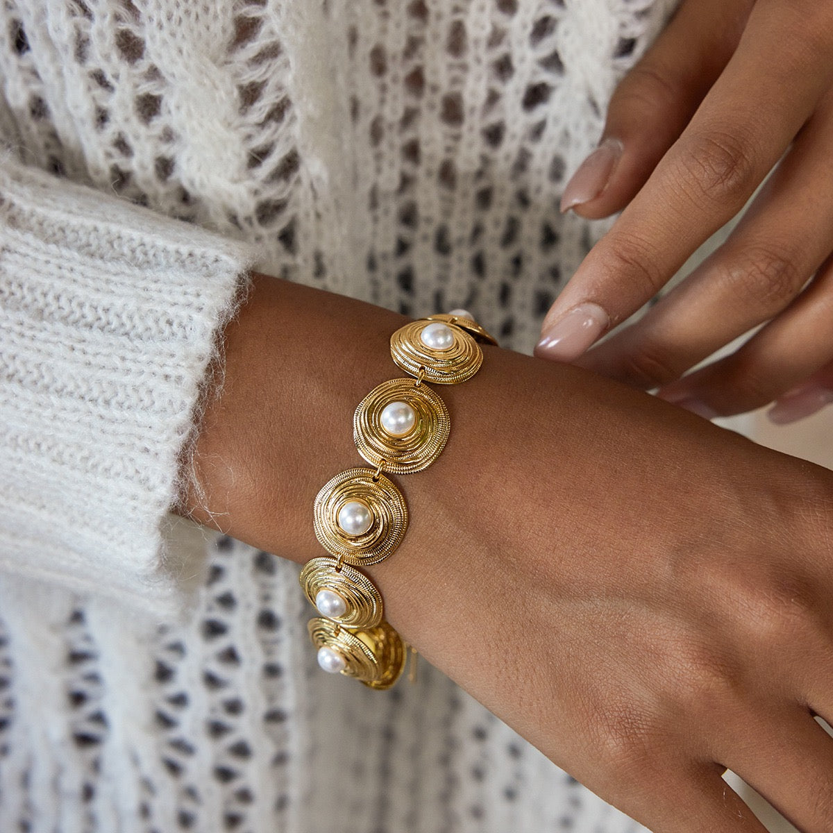8-Pearl Gold Bracelet