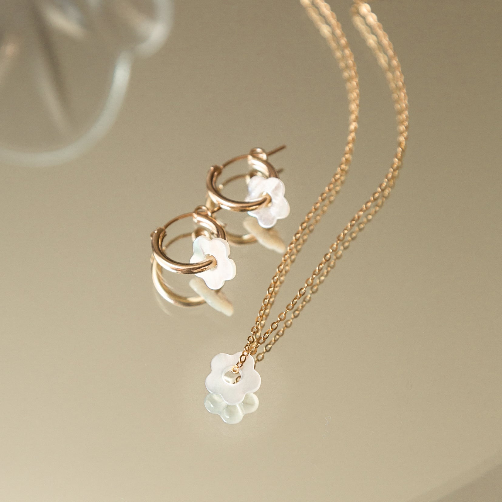 Flower Pearl Necklace