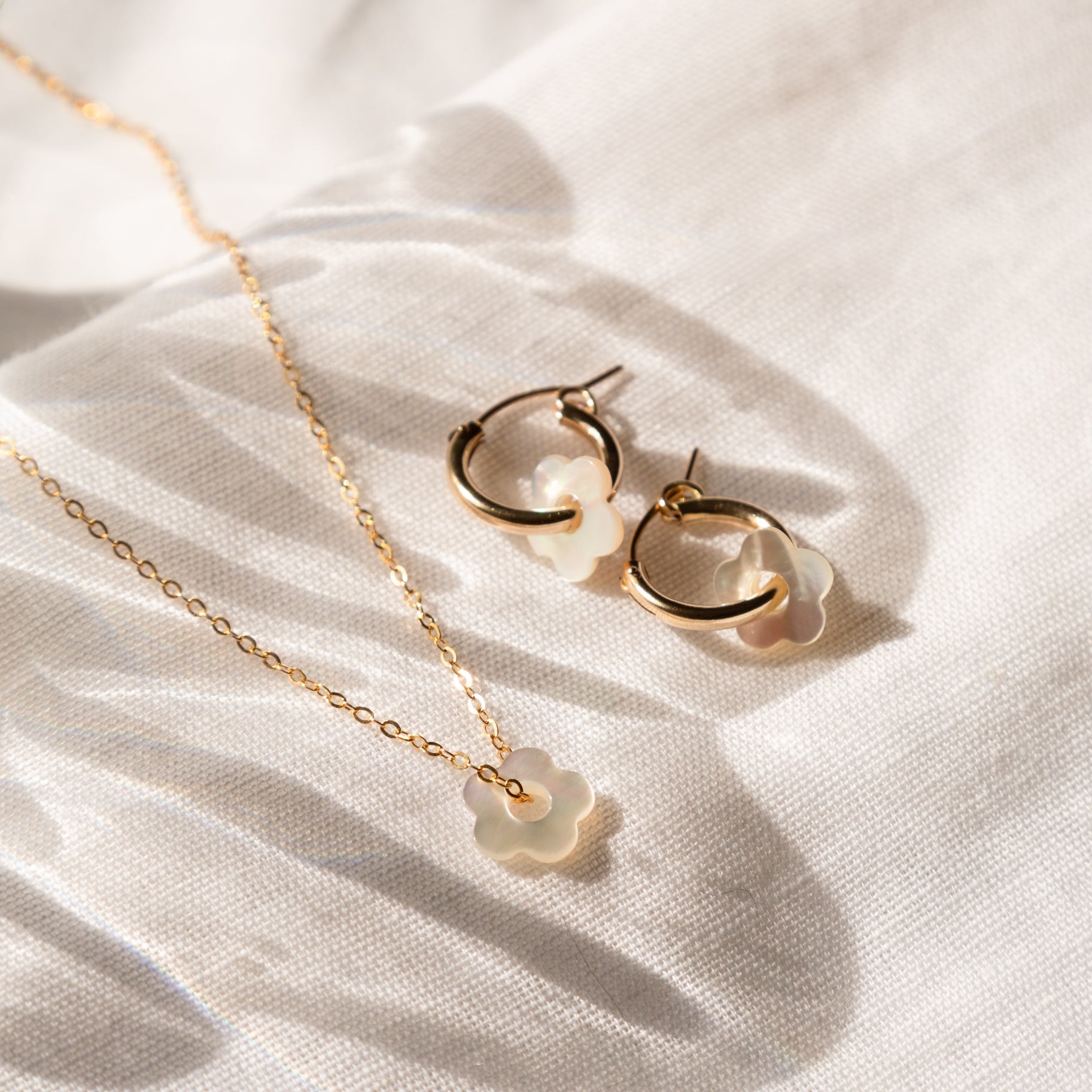 Flower Pearl Necklace